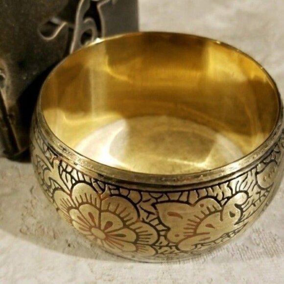 Carved Lotus Flower India Brass Bangle - Picture 4 of 7